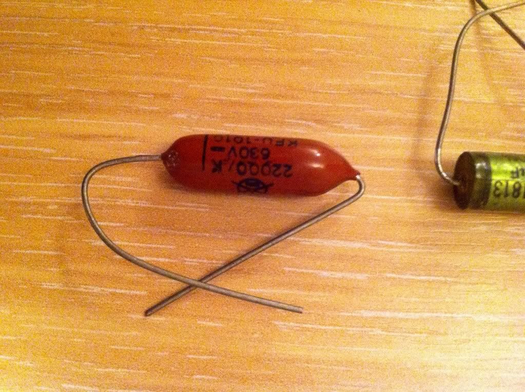 Need capacitor identification (vintage)?